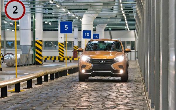 Продажи «АвтоВАЗа» за август снизились на 32,6%